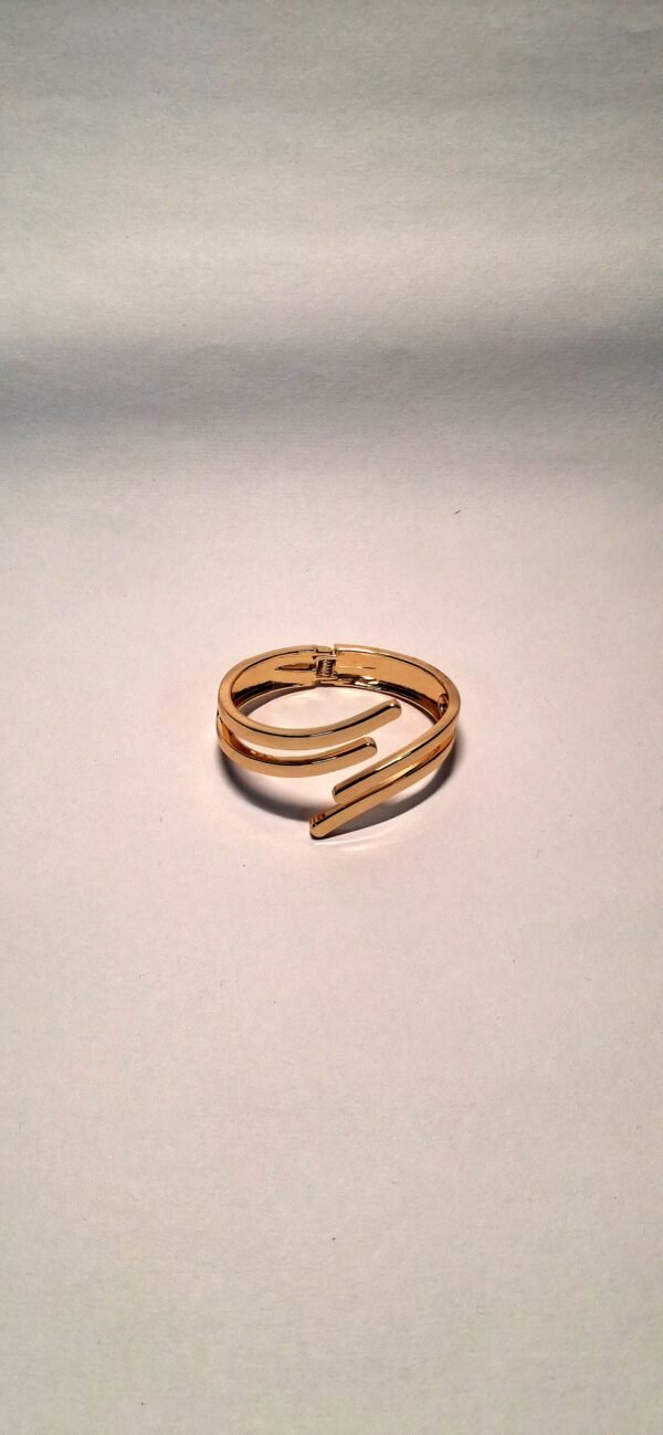 Elegant gold cuff bracelet - Image 2